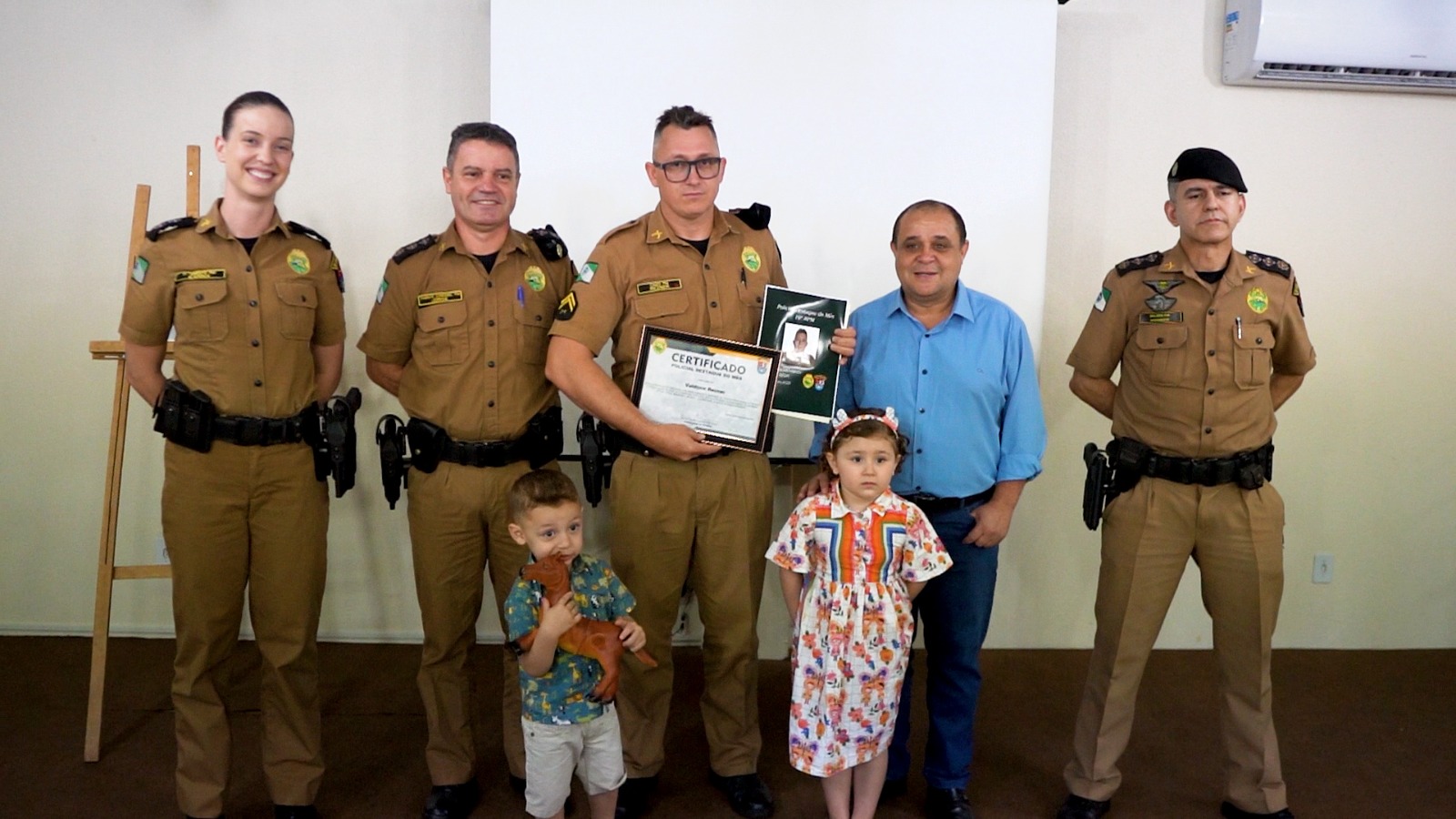 Policiais do 19º BPM de Toledo recebem homenagens por combate ao crime e apreensão de drogas